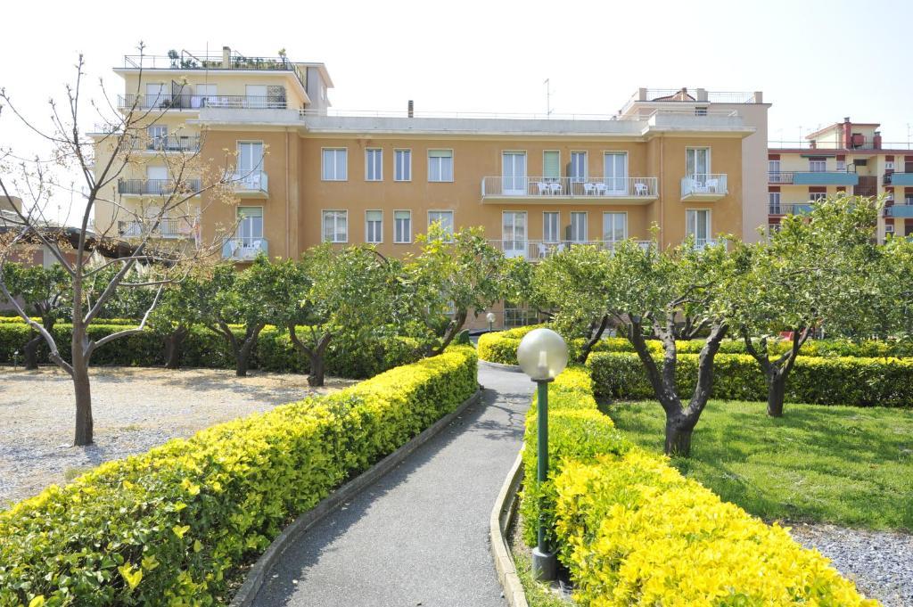 Hotel Villa San Giuseppe San Bartolomeo Al Mare Eksteriør billede